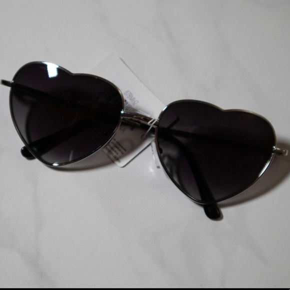 ROSE GOLD HEART SUNGLASSES - Picture 3 of 5